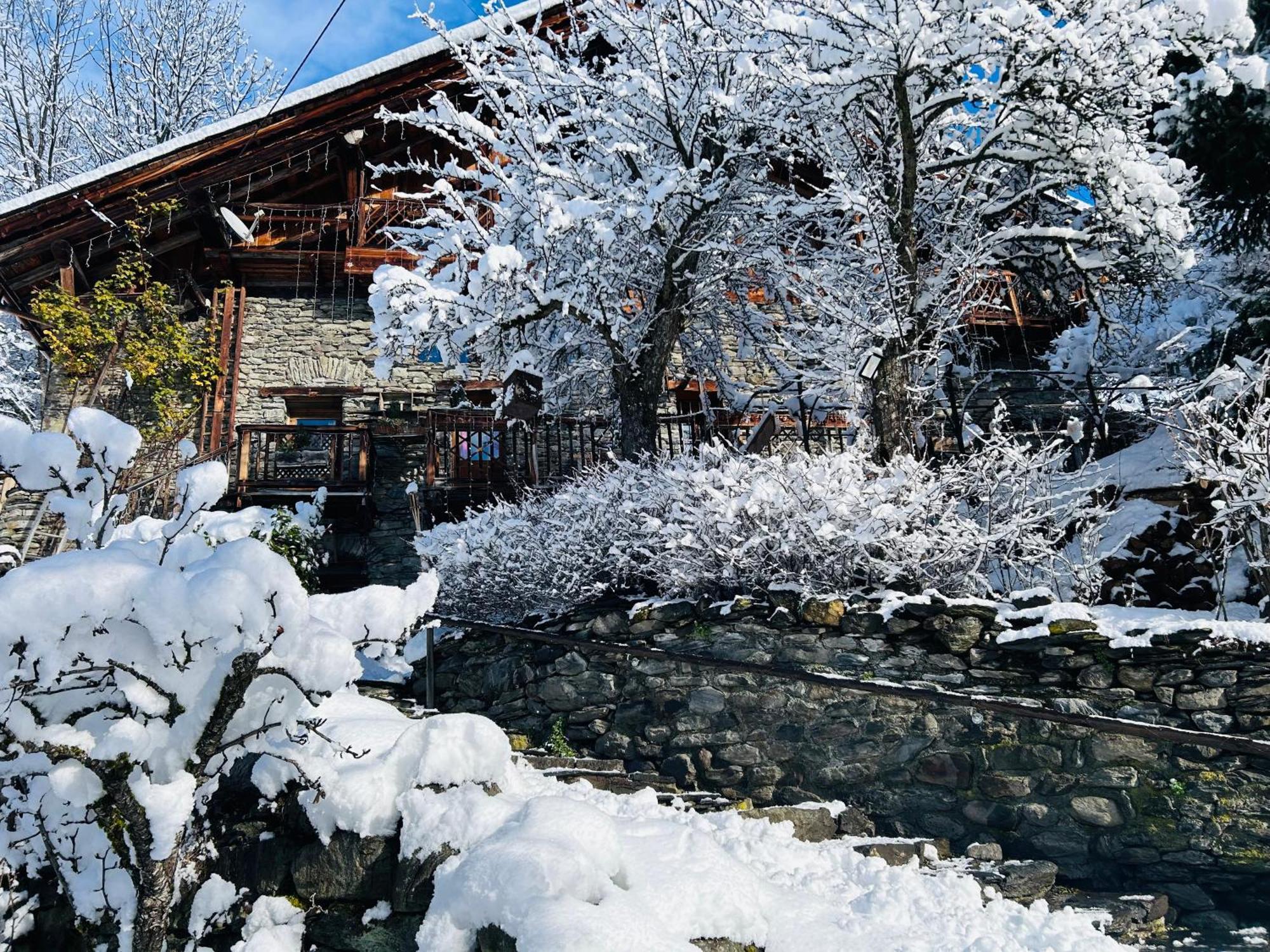 부르생모리스 La Ferme D'Angele B&B 외부 사진
