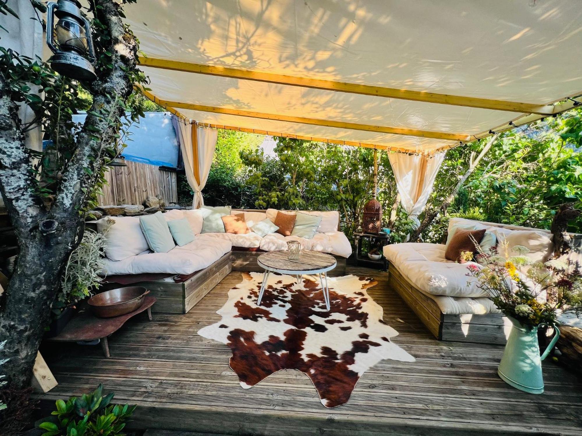 부르생모리스 La Ferme D'Angele B&B 외부 사진